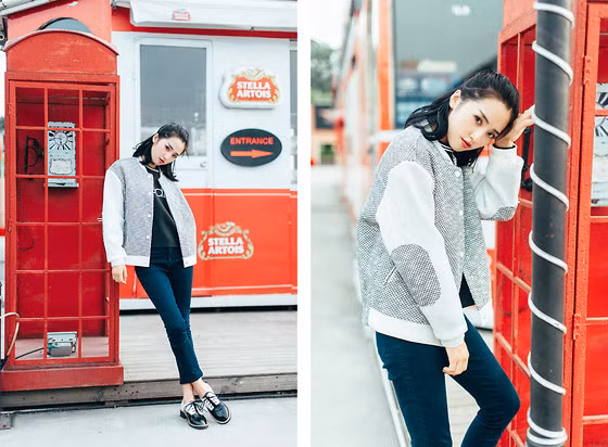 Shop online của Mandy luôn có nhiều bạn trẻ ghé thăm. Ngoài chụp ảnh, giới thiệu và bán những sản phẩm của mình, Mandy còn trở thành một người tư vấn, một stylist trực tiếp cho những vị khách.