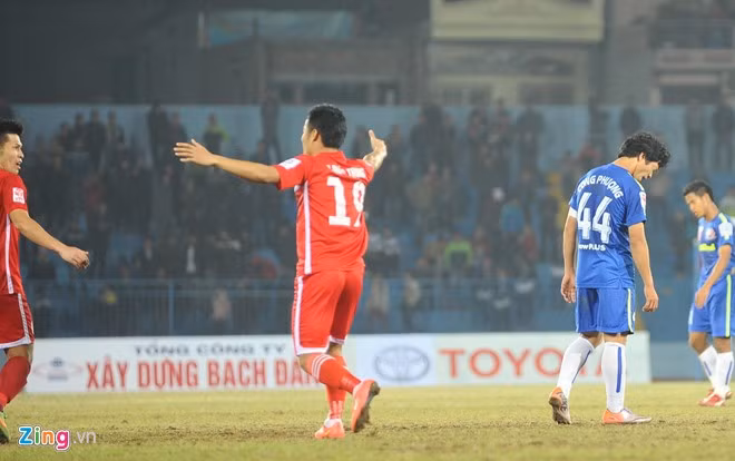 HAGL lai thua, HLV Graechen dau dau vi Cong Phuong-Hinh-2