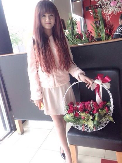 Cô bạn 9X tiết lộ thêm rằng cô rất yêu thích cầu thủ Lê Văn Phú của Hải Phòng và cô đến sân Lạch Tray là để cổ vũ cho cầu thủ này và đội nhà chứ không phải vì yêu thích, phát cuồng vì Công Phượng.