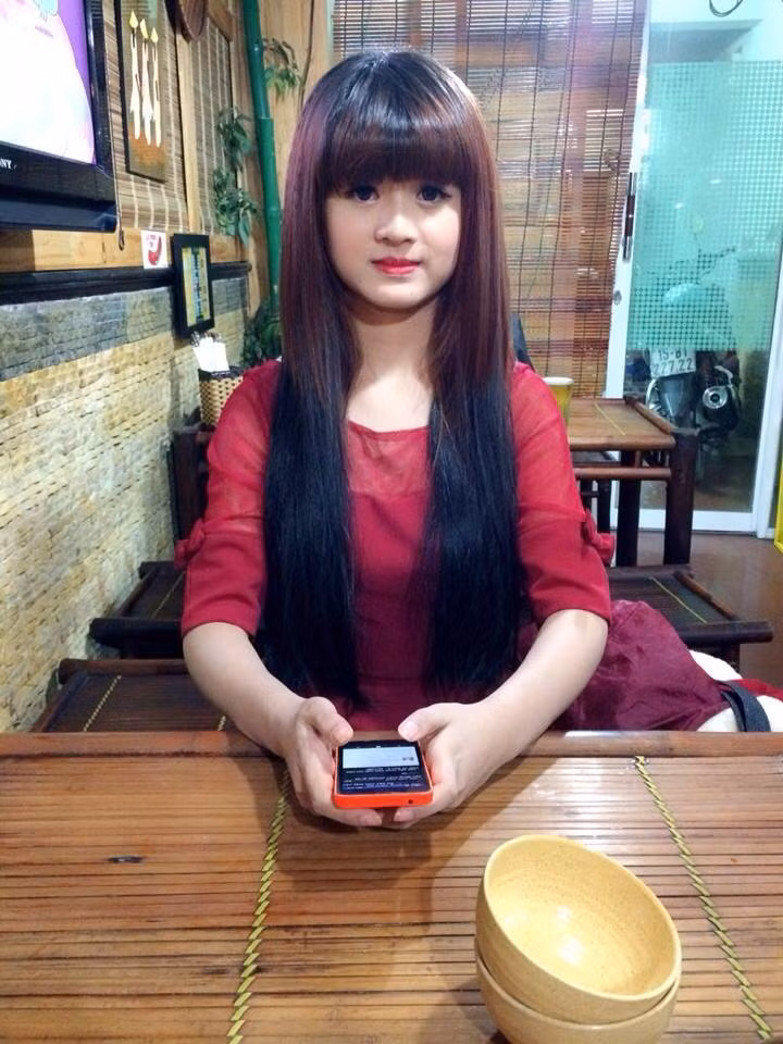 Không giống như nhiều fan hâm mộ Hải Phòng đồn đoán, Hằng Mun cho biết cô đã đến sân xem Hải Phòng đá nhiều lần và thể hiện tình yêu với bóng đá thực sự, chứ không phải chỉ để gây sự chú ý trên khán đài, thu hút cái nhìn của các phóng viên, phó nháy hòng nổi tiếng.