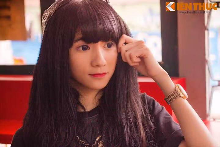 Hậu Giang chia sẻ: "Em mê làm phim lắm! Nhưng các buổi quay, công việc làm phim em và các bạn phải dồn hết vào cuối tuần, ngày chủ nhật vì tất cả những ngày trong tuần em đều phải học ở trường".