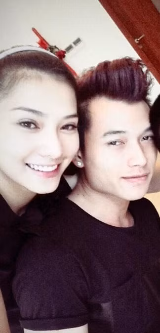 Theo tìm hiểu, Thế Anh và Lee Balan đã có thời gian yêu và gắn bó với nhau 5 năm. Cô hot girl này chia sẻ rằng chỉ sau một ngày ảnh thân thiết của Huyền My và Thế Anh xuất hiện trên mạng, số lượng người theo dõi Lee Balan đã tăng vọt tới mức bất thường.