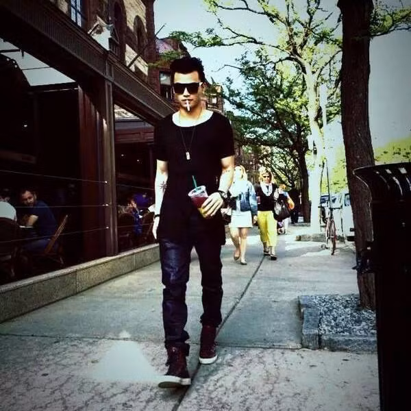 Điểm gây ấn tượng nhất ở Thế Anh là dáng dấp của một fashionista. Anh chàng có gout ăn mặc cực chất và cá tính.