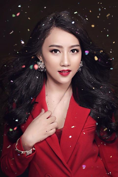 Huỳnh Hồng Loan sinh năm 1994, hiện là sinh viên cao đẳng Văn hoá Nghệ thuật TP HCM. Học trường nghệ thuật, Hồng Loan ấp ủ ước mơ trở thành một diễn viên chuyên nghiệp.