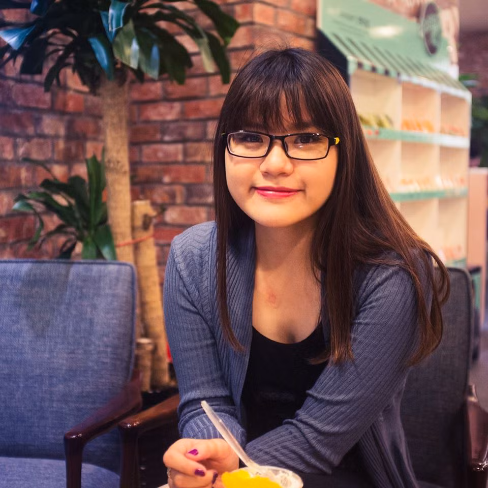 Với mục đích ban đầu chỉ là hát cho vui nhưng sự đón nhận nồng nhiệt của cư dân mạng với clip của Bu Béo và Linh Quỷ khiến cả hai chị em đều cảm thấy bất ngờ.