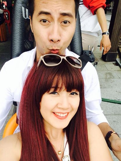 Only C cưới vợ hôm 25/1 và bạn đời của anh nhanh chóng trở thành nhân vật được các fan, bạn bè, cư dân mạng quan tâm. Đúng như nhiều dự đoán, vợ của chàng trai Anh không đòi quà có nhan sắc và cá tính nổi bật. Cô vợ xinh như hot girl của Only C sinh năm 1993 tên Nguyễn Ngân Hà, đang làm việc trong lĩnh vực thời trang.