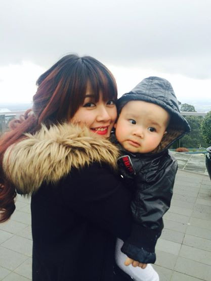 Xinh đẹp, nữ tính nhưng Ngân Hà lại không mang phong cách tiểu thư, hot girl sang chảnh. Cách ăn mặc của Ngân Hà thể hiện cô là người rất hoạt bát, năng động và cũng tương đối giản dị.