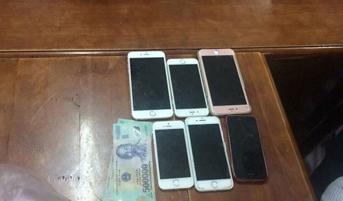 Công an quận 2, TP.HCM thu hồi nhiều tài sản của các nạn nhân do Chung cướp.