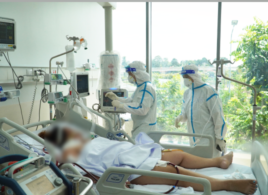 Nhung benh nhan “hoi sinh” dieu ky tu Benh vien Hoi suc COVID-19