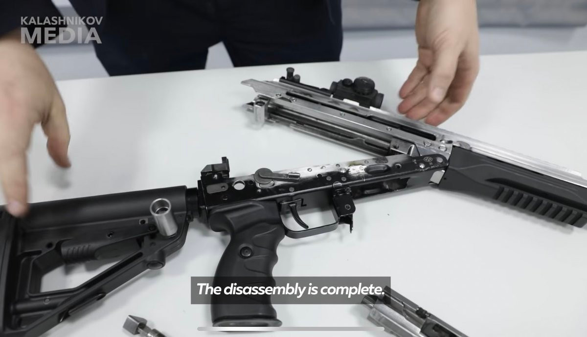 Thứ hai là các bộ phận chuyển động và chịu tải nhiều nhất của dòng AK-500 được làm bằng kim loại, các bộ phần còn lại được làm bằng nhựa polyme phân tử cao. Giải pháp này giúp giảm trọng lượng, tăng hiệu quả sử dụng và độ chính xác của súng. Nguồn ảnh: Kalashnikov.