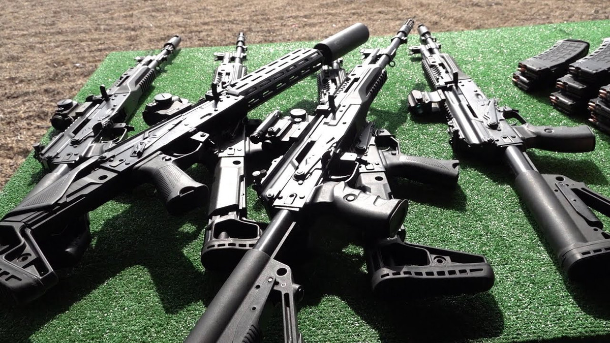 Thiết kế mô-đun giúp chi phí sản xuất AKV-521 rẻ hơn, nâng cao được hiệu quả sử dụng và độ tin cậy khi bắn, đồng thời cho phép xạ thủ dễ dàng thay thế các bộ phận cũ. Ngoài ra, thiết kế bên ngoài cùng một số bộ phận kiểu AK, giúp người bắn sử dụng quen với dòng súng này, dễ dàng sử dụng mẫu AKV-521. Nguồn ảnh: Kalashnikov.