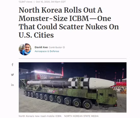 Theo phân tích của tờ "Quan sát quân sự" của Mỹ, ICBM mới của Triều Tiên có kích thước lớn, tương đương với các loại ICBM di động của Nga và Trung Quốc; như vậy nó có thể mang nhiều đầu đạn và tầm bắn có thể vươn tới lãnh thổ Mỹ. Ảnh: ICBM mới của Triều Tiên trong Lễ duyệt binh - Nguồn: Sina