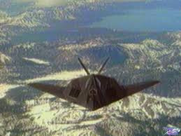 Heinlein trước đó đã được huấn luyện đặc biệt trong tình huống này; theo bài học đã được huấn luyện, phi công phải giữ cho máy lái tự động hoạt động ổn định; vì việc lái nghiêng bằng tay, có thể có tác động tiêu cực đến mặt cắt radar của F-117 và để lộ tín hiệu radar cho tên lửa phòng không của đối phương bắn hạ.