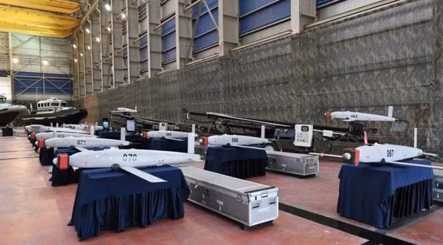 Mặc dù UAV của Azerbaijan bay khắp bầu trời, nhưng chúng vẫn không hiệu quả, không phát hiện được lực lượng của phía Armenia trong khu vực xung đột, chưa nói đến việc phát động một cuộc tấn công quy mô lớn vào lực lượng Armenia. Ảnh: UAV trinh sát của Azerbaijan - Nguồn: Sina