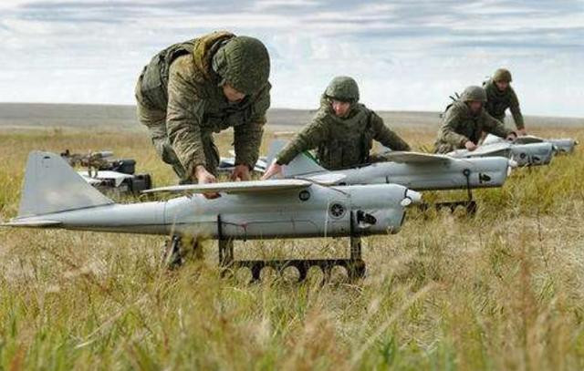 Về mặt trinh sát chiến trường, UAV của Azerbaijan dường như không phát huy được vai trò, tất nhiên điều này có thể liên quan đến địa hình phức tạp của vùng Naka và khả năng ngụy trang của quân đội Armenia. Ảnh: UAV trinh sát của Azerbaijan - Nguồn: Sina