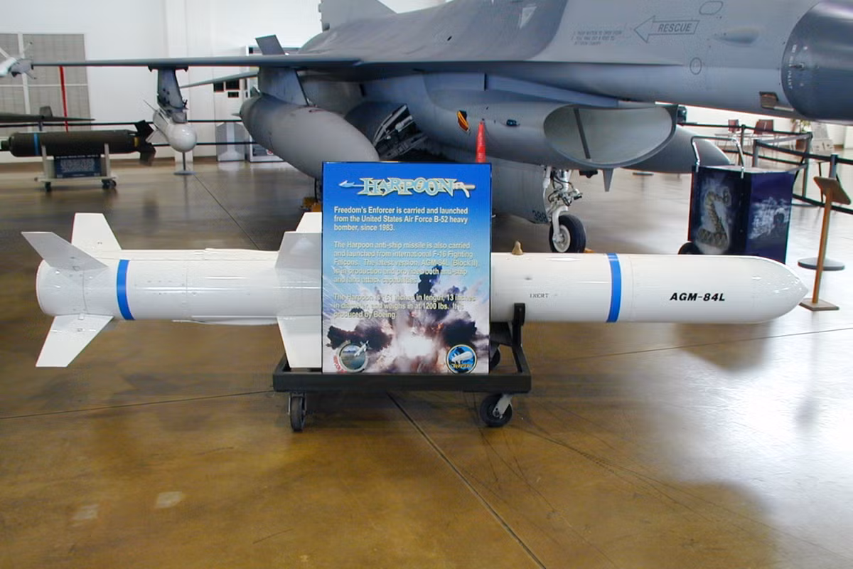 Mặc dù các máy bay P-8I đã được đặt hàng trước khi xảy ra căng thẳng biên giới với Trung Quốc tại khu vực Ladakh từ hồi tháng 6 vừa qua; nhưng số máy bay P-8I này của Mỹ, sẽ giúp Ấn Độ giám sát chặt chẽ các hành động của tàu Trung Quốc ở Biển Đông và Ấn Độ Dương.