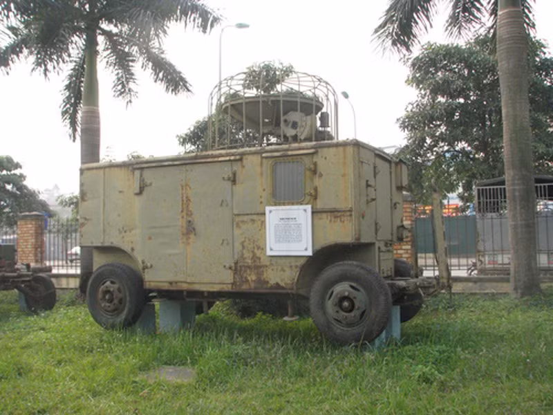 Lý do là khi đó chúng có trang bị một loại radar do Trung Quốc chế tạo viện trợ cho ta, làm việc ở rãnh sóng 3cm, đó là đài radar bắt mục tiêu K8-60 thường dùng cho pháo cao xạ 57mm. Đài K8-60 làm việc ở 2 rãnh sóng 10cm và 3cm. Nguồn: Wikipedia.