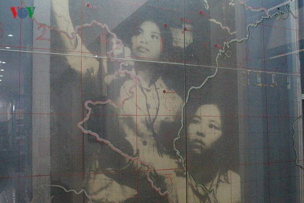 Tháng 2/1972, Bộ Quốc phòng chỉ thị đưa radar K8-60 vào thực chiến tại Tiểu đoàn 89, Trung đoàn 274 lúc đó bố trí tại Quảng Bình, để kiểm nghiệm lại khả năng bắt mục tiêu B-52, chống nhiễu và chống tên lửa Shrike. Kết quả, trong 2 tháng (22/2-6/4/1972), khí tài KX đã bắt được mục tiêu 18 lần, trong đó có 2 lần bắt được B-52 và 16 lần bắt được máy bay chiến thuật. Ảnh: Tiêu đồ viên bám sát mục tiêu B-52 - Nguồn: VOV.