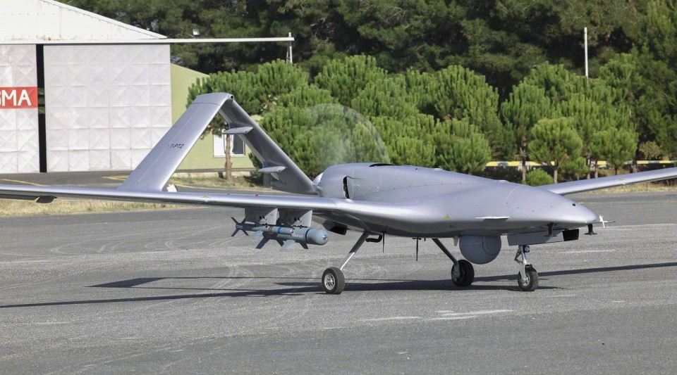 Thế giới cũng chứng kiến việc một quốc gia, sử dụng máy bay không người lái vũ trang TB-2 của Thổ Nhĩ Kỳ và máy bay không người lái cảm tử Habi của Israel, chưa bao giờ lớn và để lại dấu ấn sâu như vậy, trong lịch sử các cuộc chiến tranh và xung đột cục bộ. Ảnh: UAV TB-2 của Azerbaijan - Nguồn: Sina