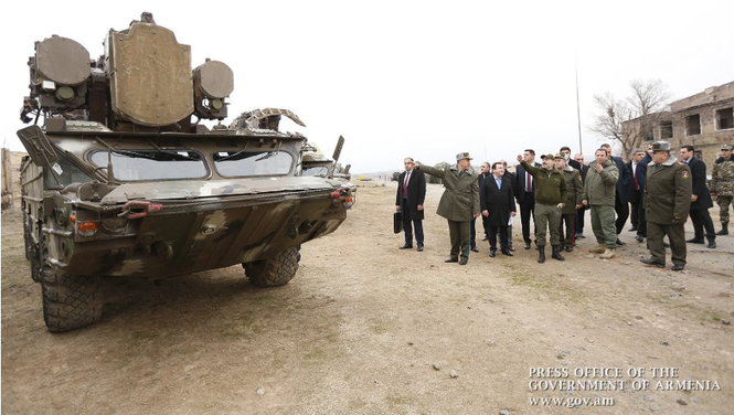 Thực tế nhiều hệ thống radar của hệ thống phòng không tầm thấp Osa có trong biên chế của lực lượng phòng không Armenia vẫn quay đều, nhưng không hề phát hiện ra UAV của Azerbaijan đang tiến công chính mình. Ảnh: Hệ thống phòng không tầm thấp Osa của Armenia - Nguồn: Wikipedia.