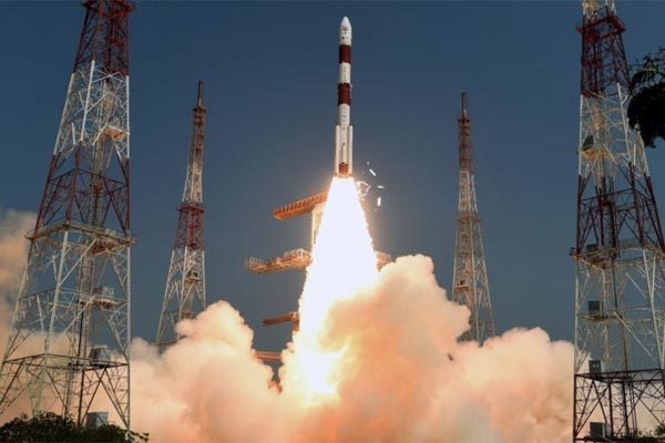 Mức độ hiện đại của vệ tinh quân sự của Ấn Độ cũng tương đối thấp, vệ tinh EMISAT mới phóng chỉ tương đương mức độ của vệ tinh viễn thám thương mại tiên tiến. Đồng thời, trọng lượng của vệ tinh nhỏ, không thể mang thêm thiết bị trinh sát phụ trợ, hoặc nhiều nhiên liệu hơn. Ảnh: Vệ tinh quân sự EMISAT của Ấn Độ được phóng vào không gian ngày 1/4/2019 - Nguồn: ISRO