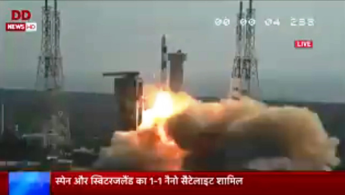 Được hưởng lợi trước hết sẽ là lực lượng tên lửa của quân đội Ấn Độ, trong đó có loại tên lửa hành trình và đạn đạo; nhờ dẫn đường vệ tinh chính xác, tên lửa có thể đánh trúng mục tiêu với sai số đến mét. Ảnh: Tên lửa đẩy Polar đưa vệ tinh EMISAT rời bệ phóng - Nguồn: Sputnik