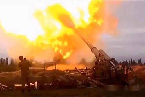 Thủ tướng Pashinyan nhấn mạnh: Trong các cuộc chiến gần đây, tính cơ động và UAV là hai yếu tố then chốt để giành chiến thắng trong cuộc chiến. Chiến tranh bằng UAV đã định hình bản chất cũng như quyết định kết quả của cuộc chiến. Armenia cần nhanh chóng phát triển công nghiệp quân sự công nghệ cao, đủ sức trang bị vũ khí cho đất nước. Ảnh: Pháo binh của Armenia trong cuộc xung đột - Nguồn: Sina