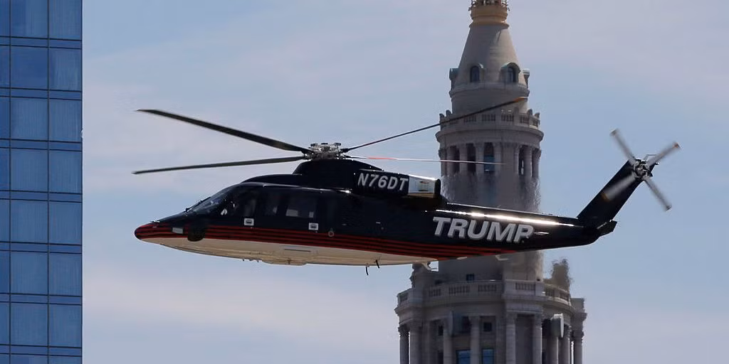 Chiếc N76DT hiện nay đã được xóa chữ “Trump” ở đuôi để lên sàn giao dịch và số tiền thu được có thể giúp chủ nhân của nó phần nào vượt qua được khó khăn về mặt tài chính lúc này khi nhiệm kỳ Tổng thống của ông Trump đã kết thúc và người ta đang không ngừng “siết nợ” ông. Ảnh: Chiếc trực thăng của ông Donald Trump.