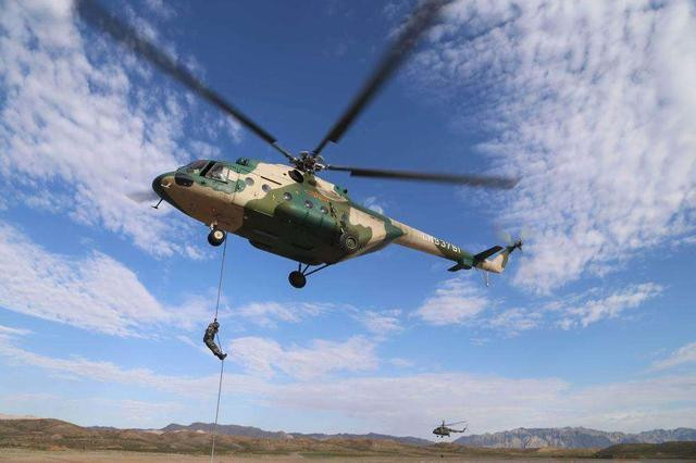Hiện nguồn cung trực thăng quân sự cho Trung Quốc tương đối bó hẹp vì vướng lệnh cấm vận vũ khí của Mỹ và phương Tây; do vậy nguồn cung chính là từ Nga, trong đó trực thăng Mi-171 được Quân đội Trung Quốc ưu tiên lựa chọn, do hiệu suất hoạt động tin cậy, giá tương đối rẻ, khả năng cung cấp nhanh. Ảnh: Trực thăng Mi-171 của Không quân Trung Quốc - Nguồn: Sina