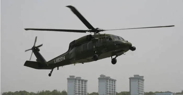 Trong thế kỷ trước, Quân đội Trung Quốc đã được trang bị một số máy bay trực thăng Black Hawk (bản dân sự) do Mỹ sản xuất, nhưng chúng không đủ phụ tùng thay thế, đã hết niên hạn sử dụng, đến mức phải thay thế. Điều này càng làm giảm số lượng trực thăng mà Trung Quốc có thể sử dụng ở các khu vực cao nguyên. Ảnh: Trực thăng Black Hawk của Mỹ còn hoạt động trong Quân đội Trung Quốc - Nguồn: Sina