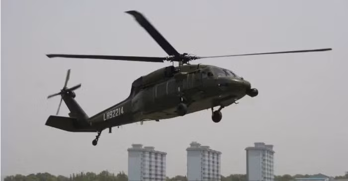 Trong thế kỷ trước, Quân đội Trung Quốc đã được trang bị một số máy bay trực thăng Black Hawk (bản dân sự) do Mỹ sản xuất, nhưng chúng không đủ phụ tùng thay thế, đã hết niên hạn sử dụng, đến mức phải thay thế. Điều này càng làm giảm số lượng trực thăng mà Trung Quốc có thể sử dụng ở các khu vực cao nguyên. Ảnh: Trực thăng Black Hawk của Mỹ còn hoạt động trong Quân đội Trung Quốc - Nguồn: Sina