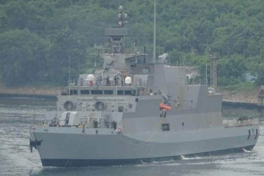 Về khả năng phòng không, tàu INS Kiltan được trang bị hai hệ thống pháo cao tốc 6 nòng AK-630 cỡ 30mm. Pháo có thể tiêu diệt các loại mục tiêu bay thấp như trực thăng đối phương hay máy bay bổ nhào, tiêu diệt tên lửa chống hạm và các loại mục tiêu mặt nước cỡ nhỏ khác. Ảnh: Tàu INS Kiltan của Hải quân Ấn Độ