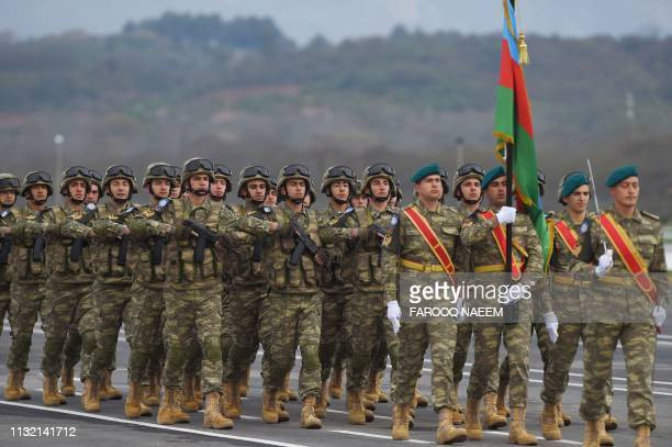 Truyền thông quốc tế nhận định, Azerbaijan đang muốn chiếm lại toàn bộ vùng lãnh thổ Nargono - Karabakh kể cả những phần chiếm số ít mà Armenia đang kiểm soát. Hiệp định đình chiến giữa Azerbaijan và Armenia đã được ký kết đêm 9/11 khiến người ta nghĩ rằng cuộc chiến tranh này đã kết thúc và đây sẽ là một thực trạng mới lâu dài, tuy nhiên người Azerbaijan không chấp nhận điều đó. Nguồn ảnh: Pinterest.