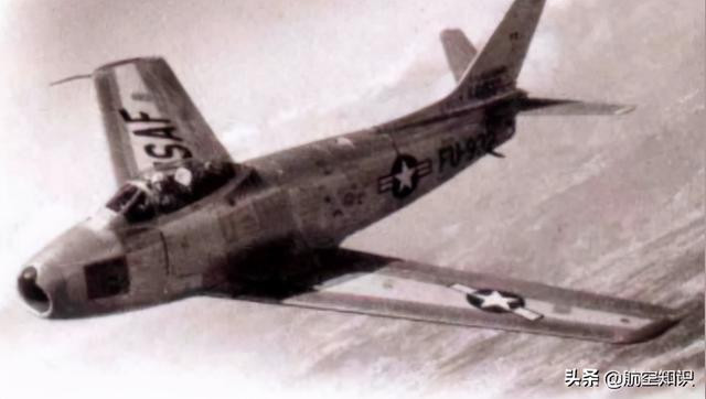 Thực tế lúc đầu, dự án XP-86 của Mỹ (sau đổi tên mã thành XF-86) vẫn định sử dụng loại cánh thẳng và đuôi xuôi truyền thống, nhưng nghiên cứu mới nhất của Đức quốc xã lúc bấy giờ, đã phát minh ra loại cánh xuôi.