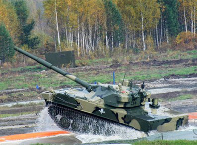 Ứng cử viên số 1 cho vị trí này đang được Bộ Quốc phòng Ấn Độ đặc biệt quan tâm đó chính là pháo tự hành diệt tăng 2S25 Sprut-SD do Nga phát triển chế tạo, chính thức đưa vào phục vụ từ năm 2005. Và đặc biệt là mới đây, báo chí Ấn Độ thông báo công khai rằng nước này đang tiến đến đàm phán để mua Sprut-SD, dự kiến lô đầu tiên sẽ bao gồm 20 chiếc. Ảnh: Pháo tự hành diệt tăng Sprut-SD của Nga.