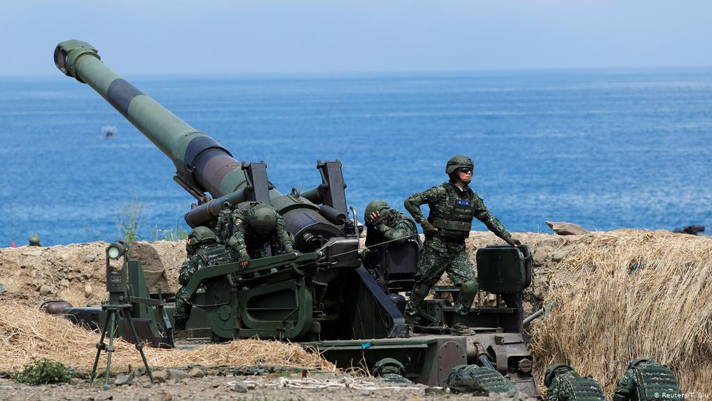 Nhờ tinh thần "tự lực cánh sinh" và sự "giúp đỡ" vũ khí từ Mỹ, Đài Bắc có thể ngăn chặn có hiệu quả đòn tiến công đổ bộ từ phía đối phương. Nhiều chuyên gia thậm chí cho rằng, Đài Loan hiện có khả năng đáp trả ngay lập tức các hành động khiêu khích, triển khai các lực lượng phòng thủ và tấn công phủ đầu. Ảnh: Pháo phòng thủ bờ biển 250 mm M1 của Đài Loan - Nguồn: Taiwan News