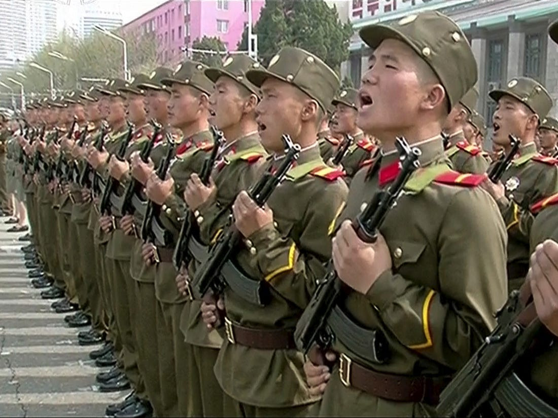 Trong những năm sau Chiến tranh Triều Tiên (1950-1953), Quân đội Nhân dân Triều Tiên (KPA) có quy mô nhỏ hơn của Hàn Quốc, nhưng được trang bị tốt hơn và hiện đại hóa theo cấp số nhân so với Hàn Quốc. Ảnh: Lục quân Triều Tiên - Nguồn: Wikipedia.