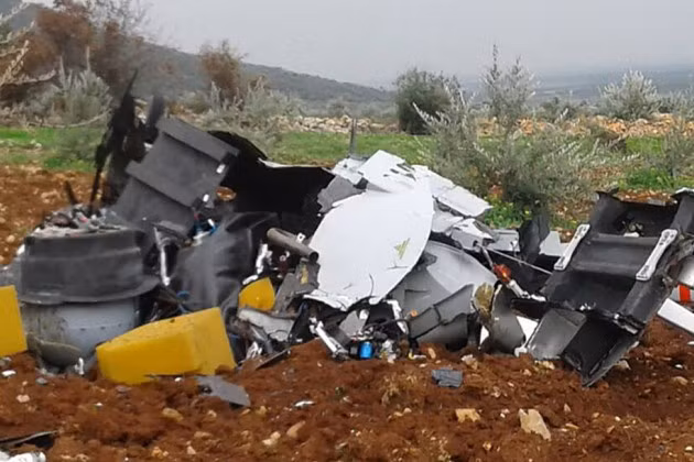 Thành công của máy bay không người lái Mỹ trên chiến trường Afghanistan chủ yếu là do Taliban thiếu khả năng phòng không. Ở Trung Đông hoặc các khu vực khác, những UAV do Mỹ sản xuất này thậm chí còn bị bắn hạ bởi những tên lửa có từ thời Liên Xô, đã rất lạc hậu. Ảnh: UAV TB-2 bị bắn rơi trên chiến trường Syria - Nguồn: Topwar