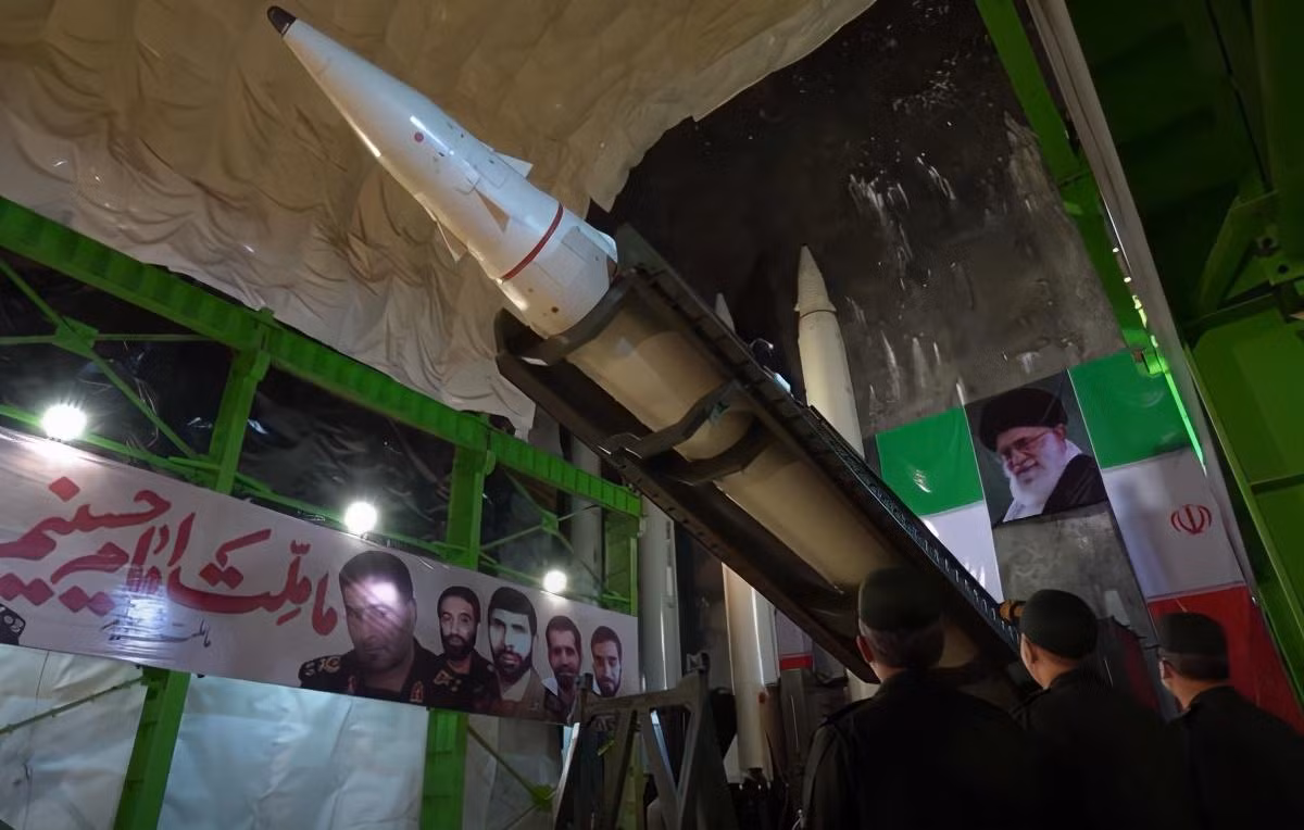 Hệ thống tên lửa bố trí ngầm này của Iran có mức độ tự động hóa cao, nó có thể giải quyết vấn đề phóng tên lửa nhanh; đồng thời tiết kiệm nhân lực và vật lực quý giá. Trong mọi trường hợp, tên lửa của Iran ngày nay hoàn toàn tự sản xuất trong nước và có mức độ chính xác tương đối cao.