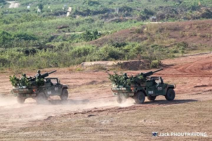 Khẩu đội pháo cối tự hành CS/SS 4 có kíp chiến đấu 4 người, theo đánh giá có thể đạt tốc độ bắn kinh khủng hơn 100 phát/phút, tầm bắn tối đa trong vòng hơn 4km. Với tốc độ bắn này thì trong một thời gian ngắn, các khẩu đội cối kết hợp tác chiến có thể dội xuống đầu quân thù một màn hỏa lực vô cùng dày đặc. Ảnh: Khẩu đội cối triển khai tác chiến.