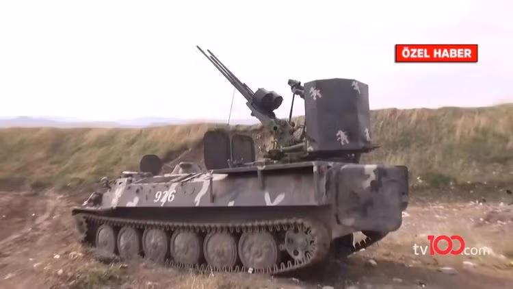Nếu Armenia có lực lượng không quân hoặc phòng không mạnh, thì phía Azerbaijan không thể có cơ hội sử dụng UAV, để thực hiện các cuộc tấn công vào lực lượng xe tăng, xe cơ giới cũng như các trận địa pháo binh, tên lửa của Armenia. Ảnh: Pháo phòng không của Armenia bị Azerbaijan thu giữ - Nguồn: Sina