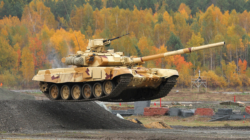 Xe tăng T-90 của Nga là sự bổ sung tuyệt vời cho lục quân Iran; loại xe tăng chiến đấu chủ lực này đã trải qua thực chiến tại chiến trường Syria và đã thực sự chứng minh được những phẩm chất chiến đấu tốt; không phải ngẫu nhiên mà T-90 đang là dòng xe tăng bán chạy nhất của Nga.