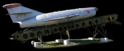 Giống như người tiền nhiệm Sopka, FKR-1 cũng có khả năng di chuyển trên đường và cũng có thể được phóng bằng từ máy bay vận tải trên mặt đất, thay vì phóng từ trên không. Trong cuộc Khủng hoảng Tên lửa Cuba (năm 19620, một số lượng lớn tên lửa FKR-1 đã được đưa tới Vịnh Guantanamo và Florida. Ảnh: FKR-1. Nguồn: Topwar