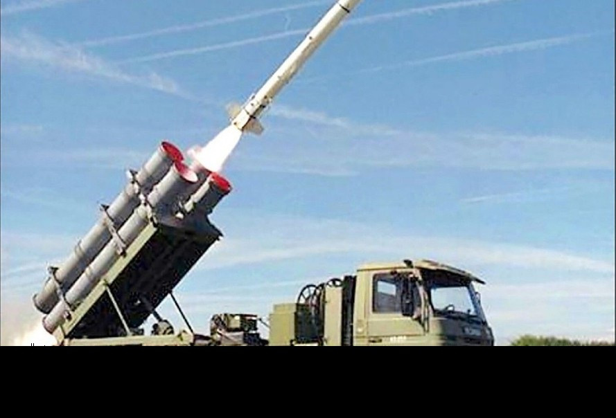 Hiện tại Đài Loan đã có tên lửa chống hạm phóng từ bờ, do họ tự phát triển, đó là loại tên lửa chống hạm cận âm Hùng Phong II và siêu thanh Hùng Phong III; tuy nhiên các mô phỏng cho thấy, Đài Loan thậm chí không thể quét sạch một nửa lực lượng đổ bộ của Trung Quốc, với kho vũ khí chống hạm hiện tại của họ. Ảnh: Tên lửa Hùng Phong II của Đài Loan - Nguồn: Wikipedia.