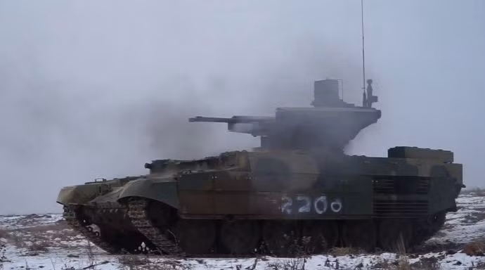 Khi đến gần thành phố, "Kẻ hủy diệt" dùng hai khẩu pháo 30 mm để chế áp hỏa lực địch, dù bộ binh chống tăng ẩn nấp trong nhà, hay đống đổ nát; có thể chúng không bị tiêu diệt ngay, nhưng với hỏa lực của 2 khẩu 30 mm, chúng không thể ngóc đầu lên được.