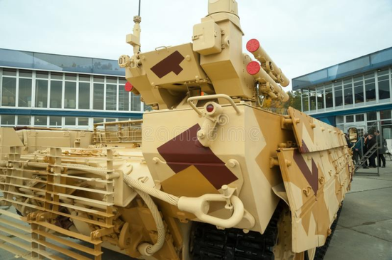 Nếu trong quá trình chiến đấu, ngay cả khi một số bộ binh địch được trang bị vũ khí chống tăng mang vác, nếu trốn được sự truy lùng của "Kẻ hủy diệt" và bất ngờ bắn tên lửa từ bên hông xe, tuy nhiên những lớp giáp dày xung quanh xe, sẽ không cho kẻ địch phá hủy "Kẻ hủy diệt".