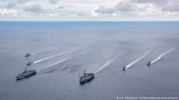 Cùng với đó Hải quân Mỹ duy trì thường xuyên, hoặc tăng cường các chuyến tuần tra, huấn luyện và tập trận trong khu vực Ấn Độ - Thái Bình Dương với các quốc gia đồng minh và lực lượng hải quân khác. Nguồn: Hải quân Mỹ.