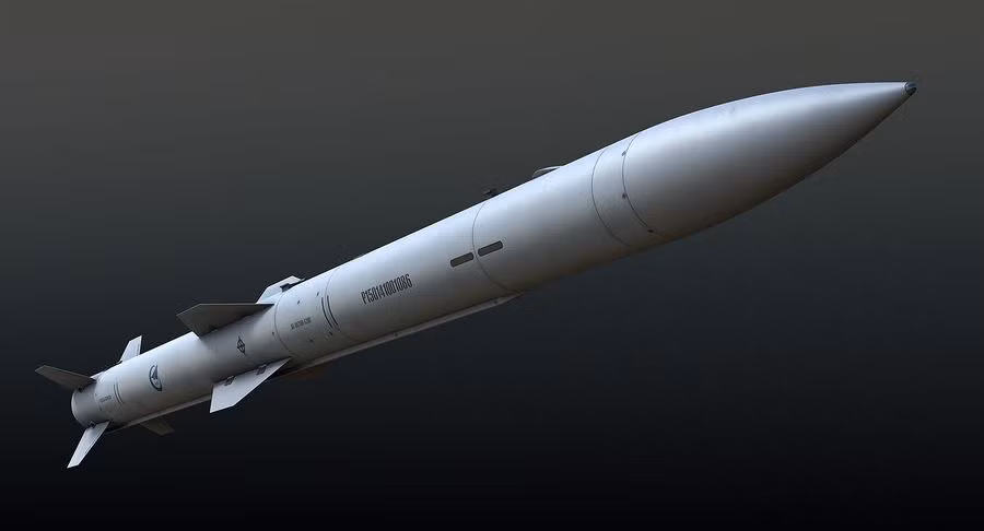 Theo một số thông tin, tầm bắn hiệu quả của tên lửa không đối không PL-15 trong chiến đấu thực tế có thể dưới 300 km, nhưng con số này vẫn cao hơn 180 km của tên lửa AIM-120. Ngoài ra, sự phát triển trong tương lai của tên lửa AIM-120 vẫn chưa rõ ràng, và hiệu suất của tên lửa này có thể đã đạt đến giới hạn. Ảnh: Tên lửa tầm xa PL-15. Nguồn: QQ