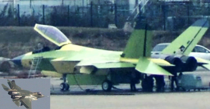 Vì vậy dù J-31 và F-35 có sự "giống nhau đến thế" về hình dáng bên ngoài, nhưng cũng không thể kết luận là J-31 có tính năng "tương đương" hoặc "gần bằng" F-35 của Mỹ. Ảnh: Máy bay J-31 - Nguồn: Sina