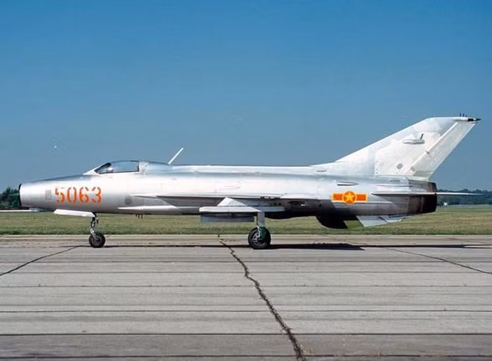 Do MiG-21 sử dụng hệ truyền động cơ học, điều này khiến nhiệm vụ thiết kế giao diện máy tính trên máy bay rất khó khăn và tốn kém. Ngay cả người Nga cũng không làm điều này, mà họ sẵn sàng chế tạo máy bay không người lái mới hơn.